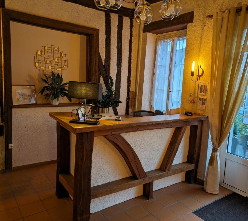 Logis Hotel Le Saint Florent Mont-près-Chambord Exteriér fotografie