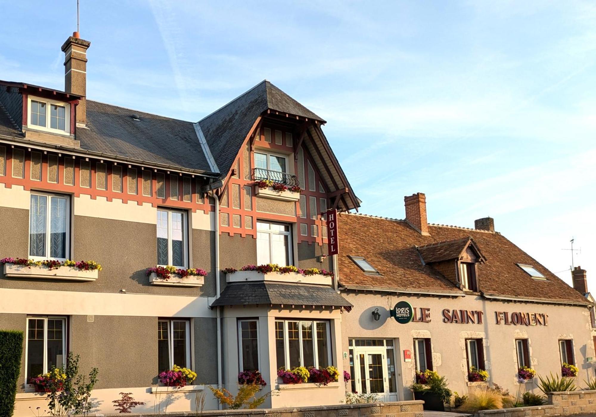 Logis Hotel Le Saint Florent Mont-près-Chambord Exteriér fotografie