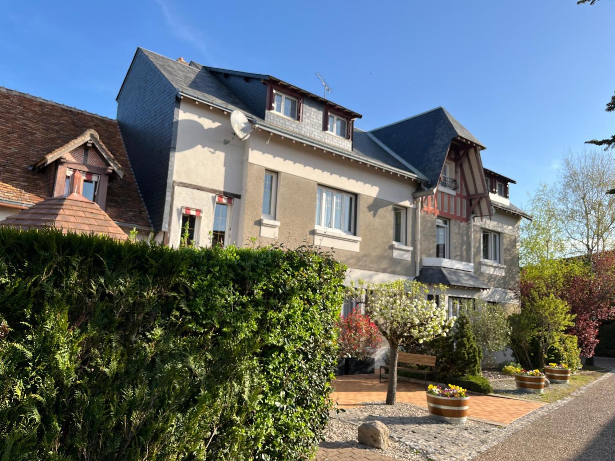 Logis Hotel Le Saint Florent Mont-près-Chambord Exteriér fotografie