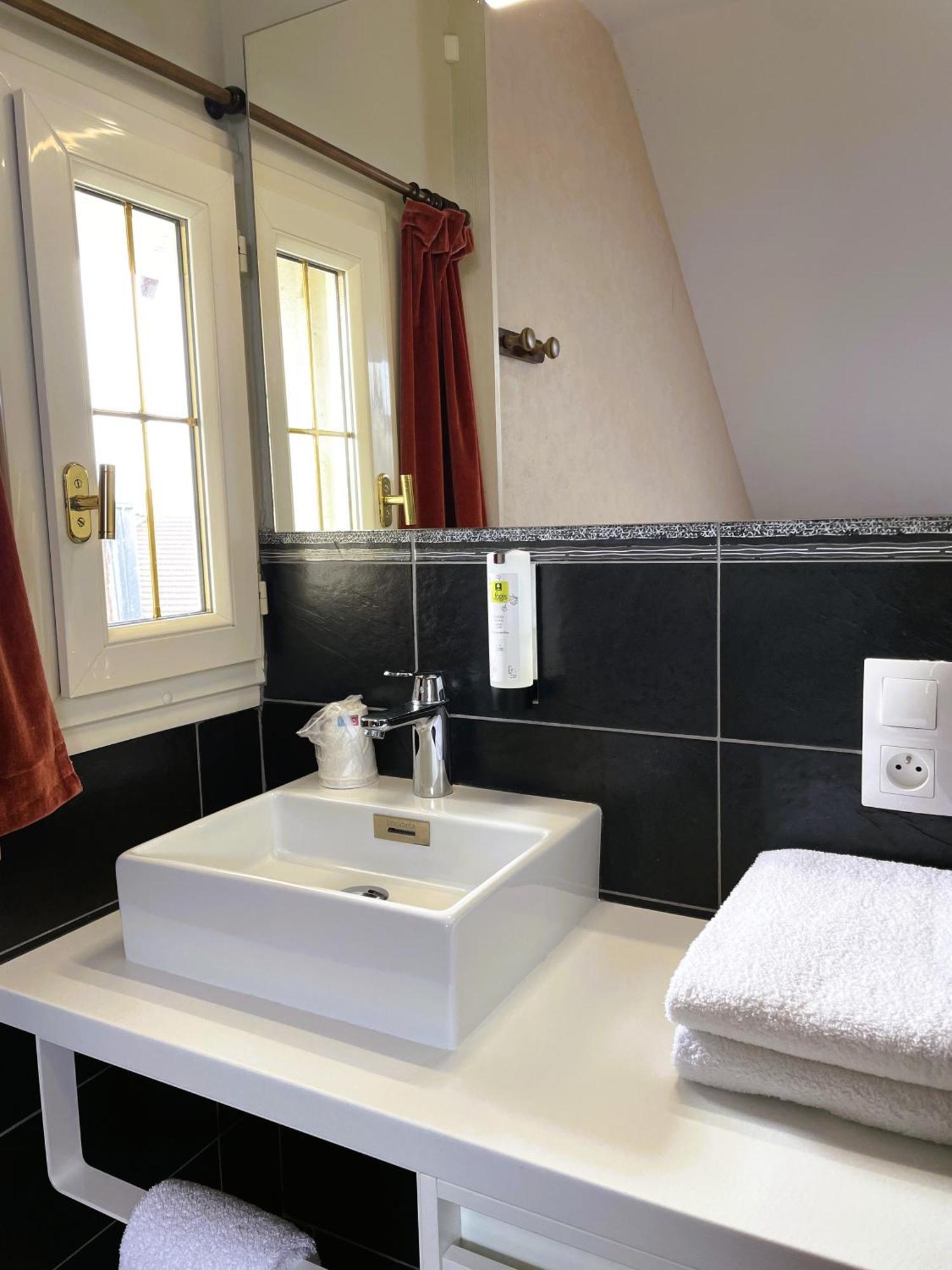 Logis Hotel Le Saint Florent Mont-près-Chambord Exteriér fotografie